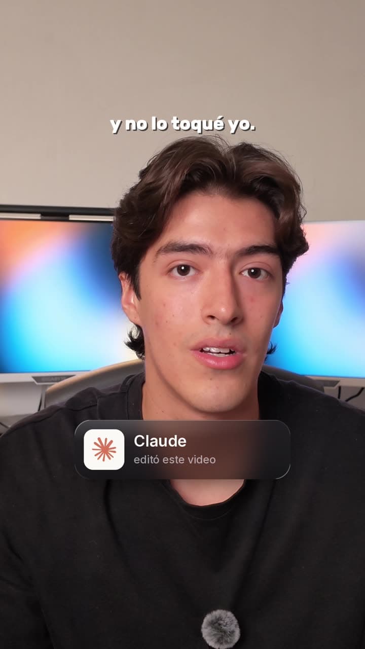 Tarjeta de vidrio con el logo de Claude y el texto “editó este video”.